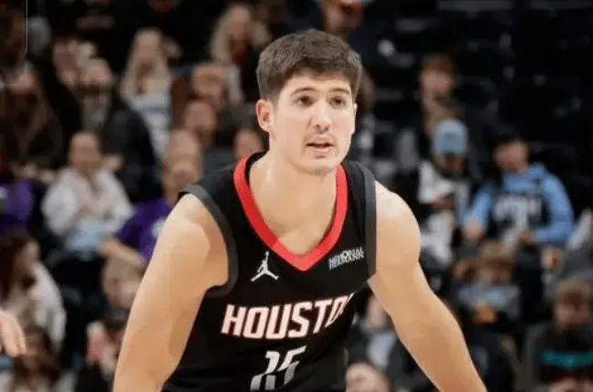 集体失准！火箭替补球员全场18投仅4中，三分12中1仅贡献9分